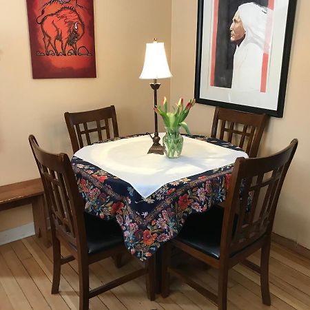 Holiday Lodge Bed And Breakfast Банф Экстерьер фото