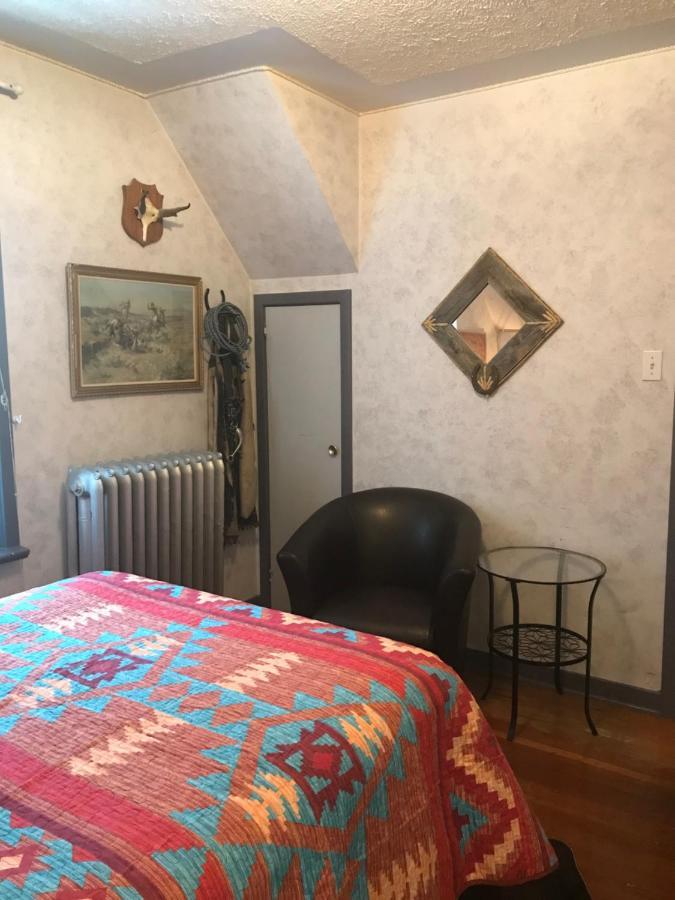 Holiday Lodge Bed And Breakfast Банф Экстерьер фото