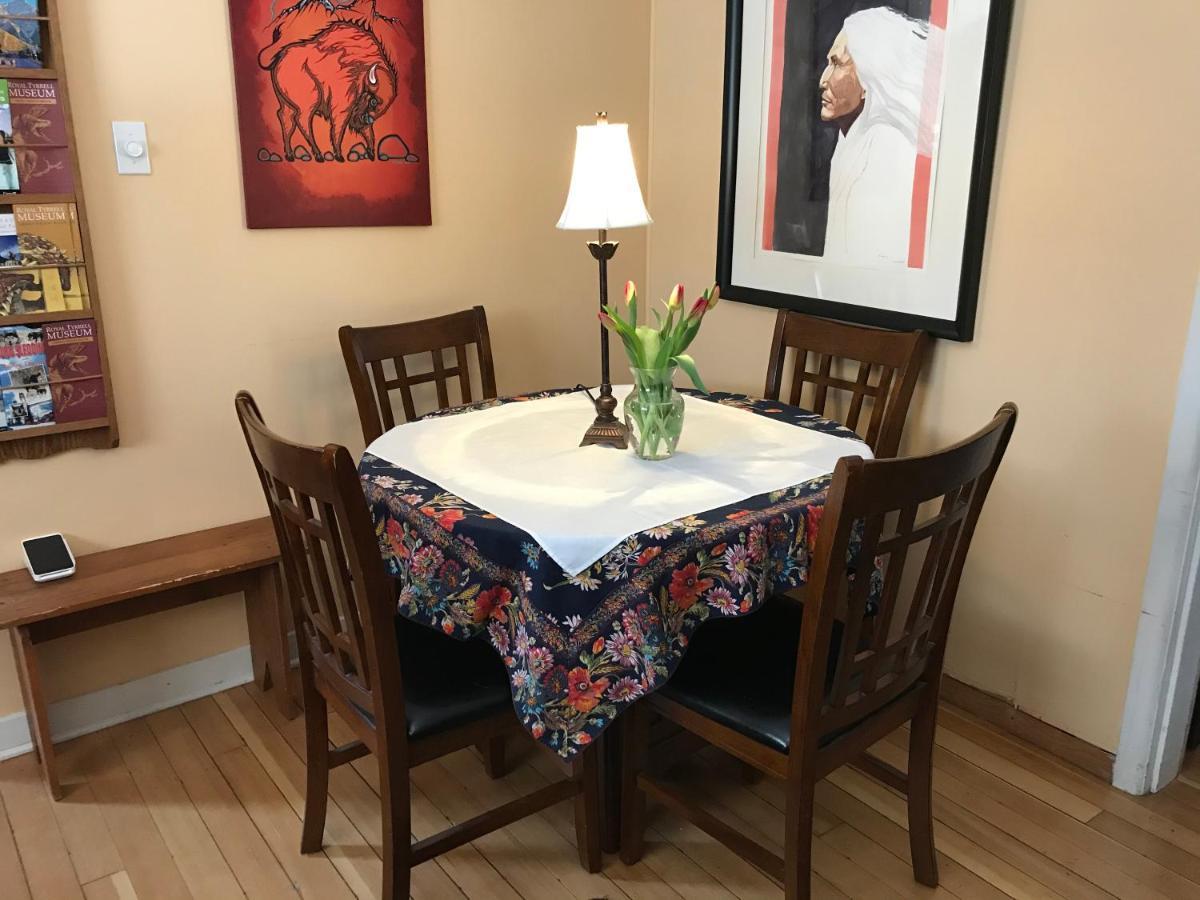 Holiday Lodge Bed And Breakfast Банф Экстерьер фото
